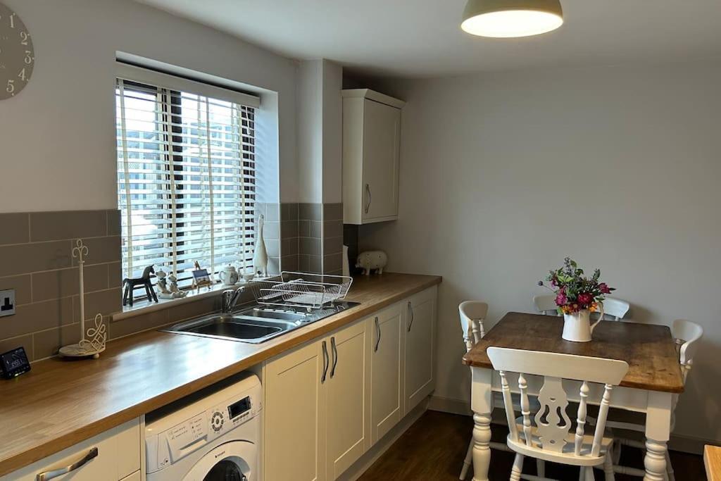 Cosy 2 Bed, Home From Home Haddenham  Exteriör bild