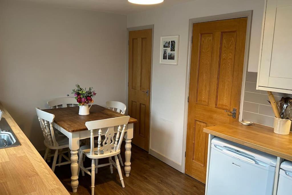 Cosy 2 Bed, Home From Home Haddenham  Exteriör bild